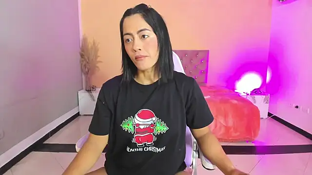 Snapshot of cristal_crossfitx chatting on 12/17/25, 10:20 cristal crossfitx online show from 12/17/25, 10:20