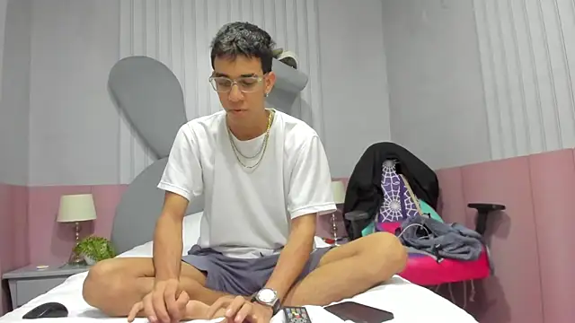 Snapshot of sweet_boy_sweet06 chatting on 03/09/25, 01:26 sweet boy sweet06 online show from 03/09/25, 01:26