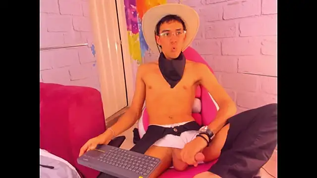 Snapshot of sweet_boy_sweet06 chatting on 02/22/25, 05:23 sweet boy sweet06 online show from 02/22/25, 05:23