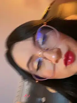 ValentinaOrtiz3 online show from 12/05/25, 12:43