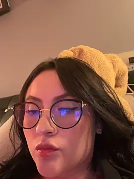 Snapshot of ValentinaOrtiz3 chatting on 04/22/26, 10:05 ValentinaOrtiz3 online show from 04/22/26, 10:05