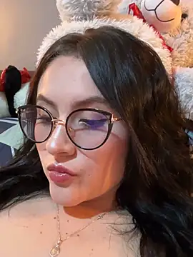 Snapshot of ValentinaOrtiz3 chatting on 03/05/26, 02:19 ValentinaOrtiz3 online show from 03/05/26, 02:19