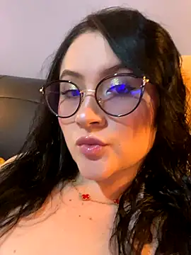 ValentinaOrtiz3 online show from 12/15/25, 11:42