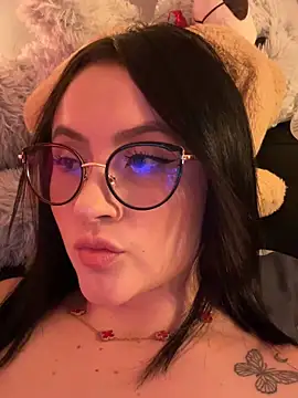 Snapshot of ValentinaOrtiz3 chatting on 03/09/26, 10:35 ValentinaOrtiz3 online show from 03/09/26, 10:35