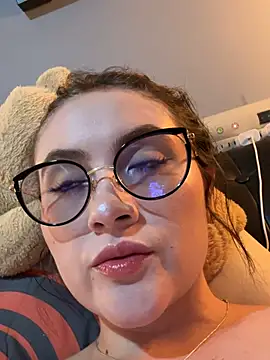 Snapshot of ValentinaOrtiz3 chatting on 05/25/26, 11:25 ValentinaOrtiz3 online show from 05/25/26, 11:25