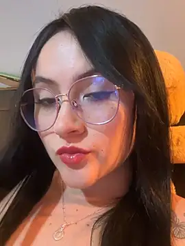 ValentinaOrtiz3 online show from 11/09/25, 01:53