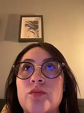 Snapshot of ValentinaOrtiz3 chatting on 04/28/26, 03:44 ValentinaOrtiz3 online show from 04/28/26, 03:44