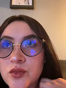 Snapshot of ValentinaOrtiz3 chatting on 05/07/26, 10:46 ValentinaOrtiz3 online show from 05/07/26, 10:46