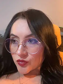 ValentinaOrtiz3 online show from 11/28/25, 02:12