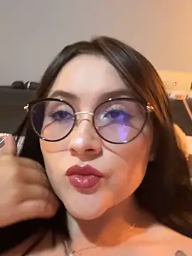 ValentinaOrtiz3 online show from 06/05/26, 12:59