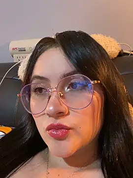 ValentinaOrtiz3 online show from 10/12/25, 12:23
