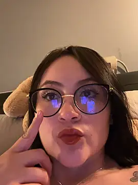Snapshot of ValentinaOrtiz3 chatting on 04/22/26, 02:40 ValentinaOrtiz3 online show from 04/22/26, 02:40