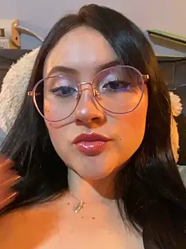 ValentinaOrtiz3 online show from 09/29/25, 12:28