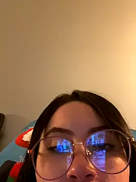 ValentinaOrtiz3 online show from 10/19/25, 12:46