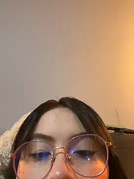 ValentinaOrtiz3 online show from 09/18/25, 01:08