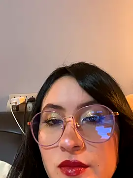 ValentinaOrtiz3 online show from 12/02/25, 01:50