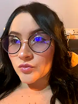 ValentinaOrtiz3 online show from 12/19/25, 01:42