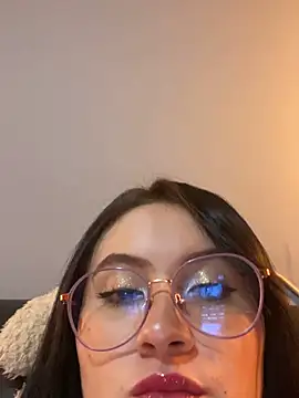 ValentinaOrtiz3 online show from 10/16/25, 03:04