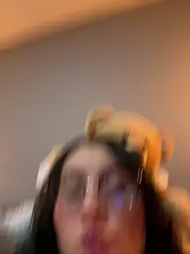 ValentinaOrtiz3 online show from 12/22/25, 11:27