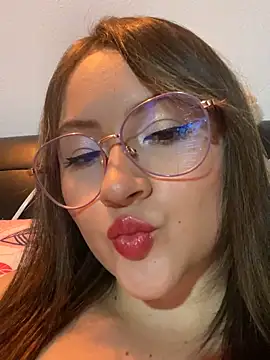 ValentinaOrtiz3 online show from 03/07/25, 12:58