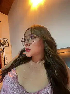 ValentinaOrtiz3 online show from 02/18/25, 01:21