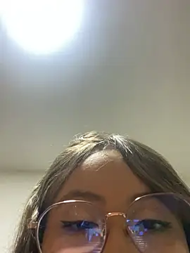ValentinaOrtiz3 online show from 02/24/25, 12:52