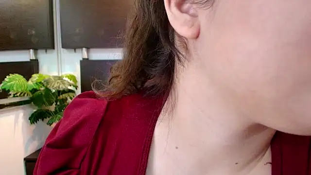 Snapshot of Marii_18 chatting on 06/18/26, 04:22 Marii 18 online show from 06/18/26, 04:22