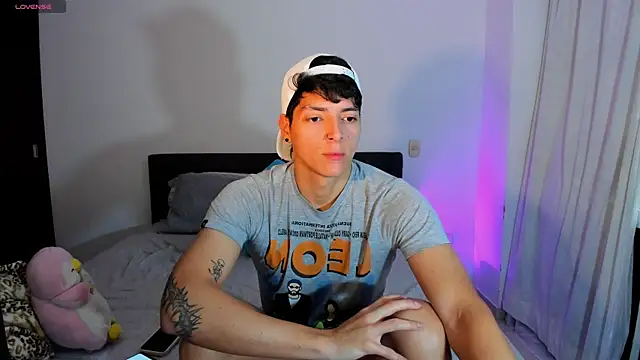  JacobMiller   online show from 10/07/25, 07:48