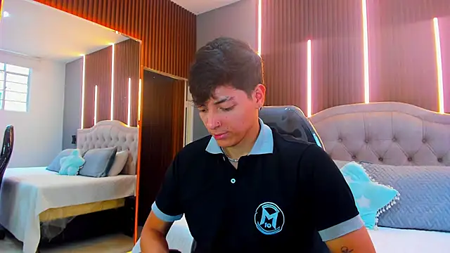  JacobMiller   online show from 09/27/25, 07:42