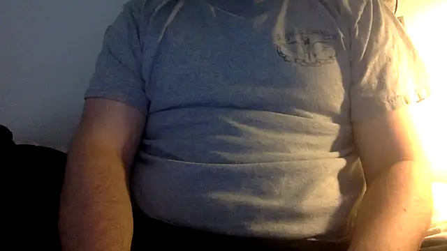 Snapshot of Milflover96 chatting on 03/03/25, 08:43 Milflover96 online show from 03/03/25, 08:43