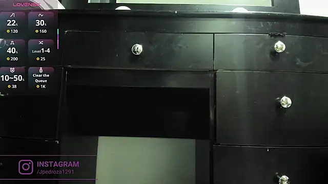 crystal beennz online show from 12/05/25, 03:27