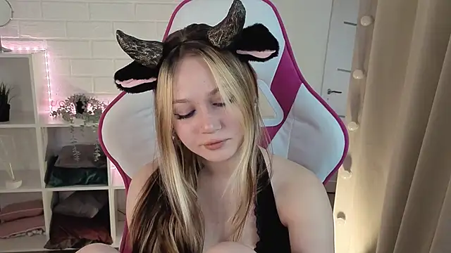 SweetieAngela online show from 11/20/25, 01:45