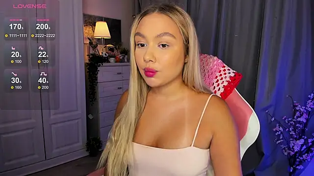 Snapshot of _Loneve__ chatting on 10/11/25, 01:23  Loneve   online show from 10/11/25, 01:23