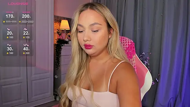 Snapshot of _Loneve__ chatting on 10/04/25, 03:24  Loneve   online show from 10/04/25, 03:24