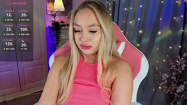 Snapshot of _Loneve__ chatting on 03/22/25, 08:37  Loneve   online show from 03/22/25, 08:37