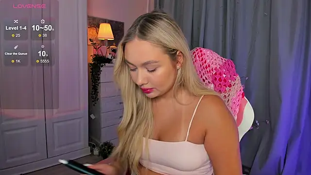 Snapshot of _Loneve__ chatting on 10/05/25, 03:14  Loneve   online show from 10/05/25, 03:14