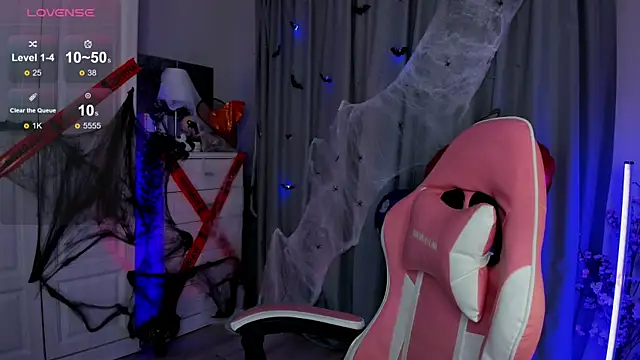 Snapshot of _Loneve__ chatting on 10/15/25, 02:47  Loneve   online show from 10/15/25, 02:47