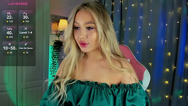 Snapshot of _Loneve__ chatting on 03/12/25, 02:01  Loneve   online show from 03/12/25, 02:01