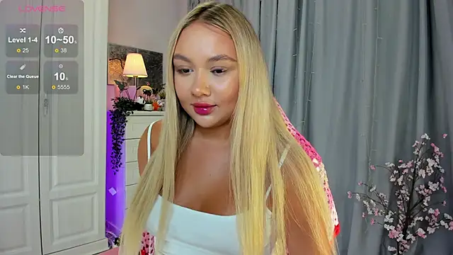 Snapshot of _Loneve__ chatting on 09/20/25, 02:11  Loneve   online show from 09/20/25, 02:11