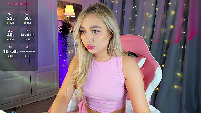 Snapshot of _Loneve__ chatting on 03/06/25, 05:11  Loneve   online show from 03/06/25, 05:11