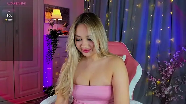 Snapshot of _Loneve__ chatting on 03/21/25, 05:02  Loneve   online show from 03/21/25, 05:02