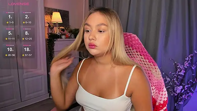 Snapshot of _Loneve__ chatting on 10/10/25, 01:56  Loneve   online show from 10/10/25, 01:56