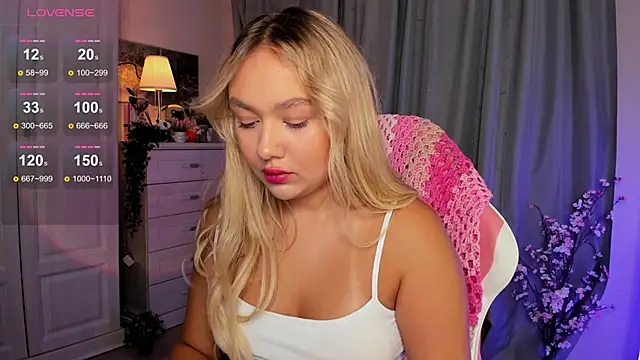 Snapshot of _Loneve__ chatting on 10/12/25, 01:56  Loneve   online show from 10/12/25, 01:56