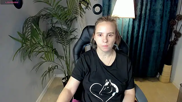 Snapshot of Lika_0ne chatting on 10/16/25, 12:24 Lika 0ne online show from 10/16/25, 12:24