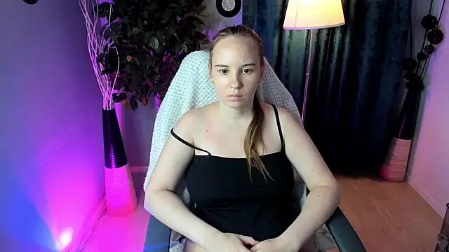 Snapshot of Lika_0ne chatting on 07/02/26, 12:00 Lika 0ne online show from 07/02/26, 12:00
