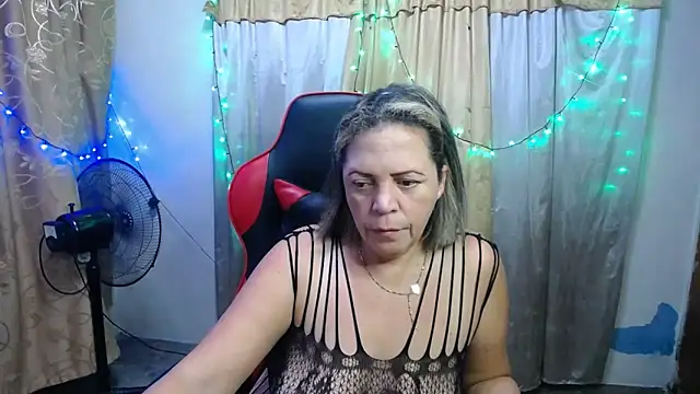 Snapshot of alina_maturehot chatting on 09/21/25, 07:13 alina maturehot online show from 09/21/25, 07:13