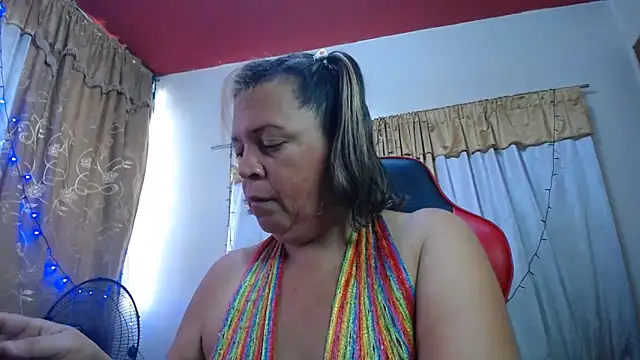 Snapshot of alina_maturehot chatting on 10/05/25, 01:57 alina maturehot online show from 10/05/25, 01:57