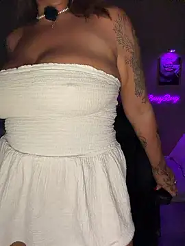 Snapshot of bossyroxy84 chatting on 12/04/25, 02:54 bossyroxy84 online show from 12/04/25, 02:54