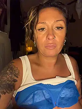 Snapshot of bossyroxy84 chatting on 10/29/25, 11:47 bossyroxy84 online show from 10/29/25, 11:47