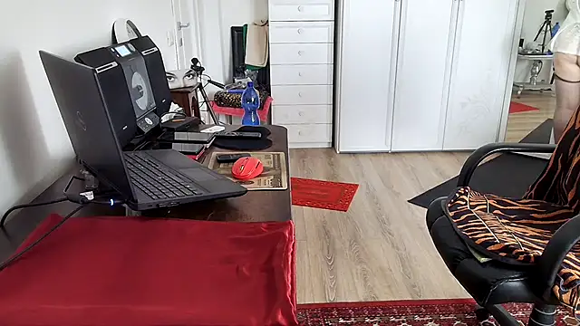 Chanel Noire online show from 03/17/26, 01:47